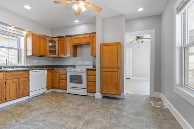 155 Pond St, Leominster, MA 01453