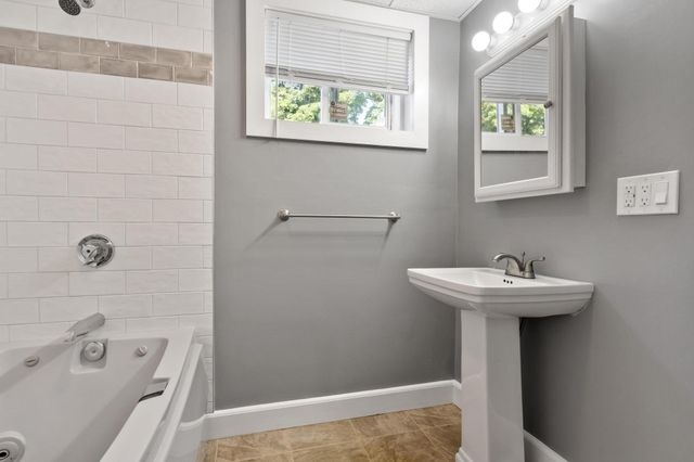 155 Pond St, Leominster, MA 01453