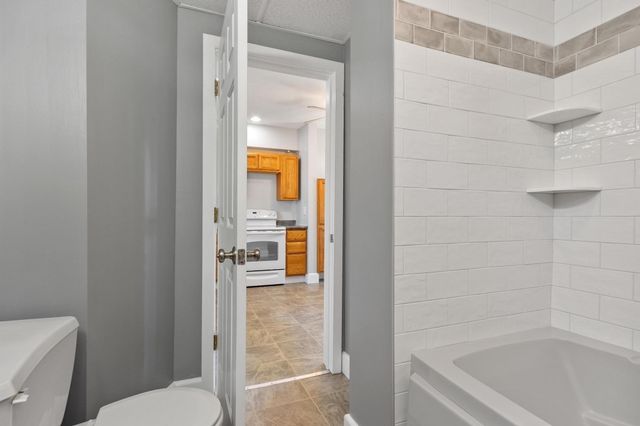 155 Pond St, Leominster, MA 01453