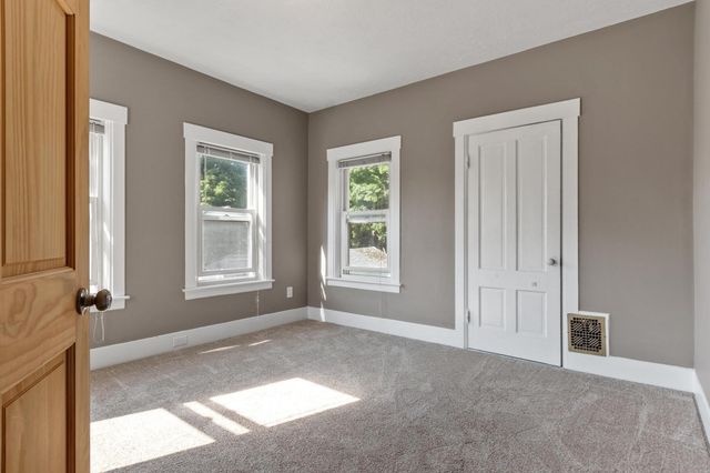 155 Pond St, Leominster, MA 01453