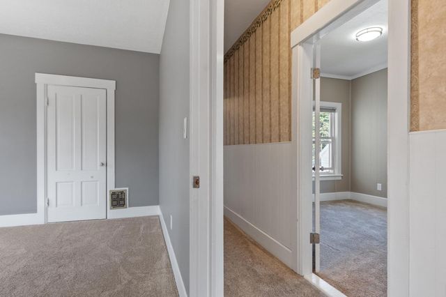 155 Pond St, Leominster, MA 01453