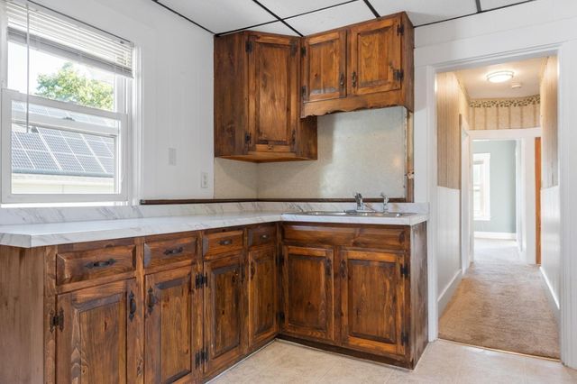 155 Pond St, Leominster, MA 01453