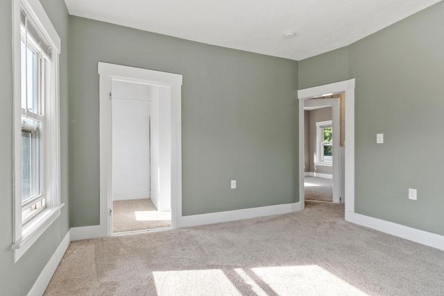 155 Pond St, Leominster, MA 01453