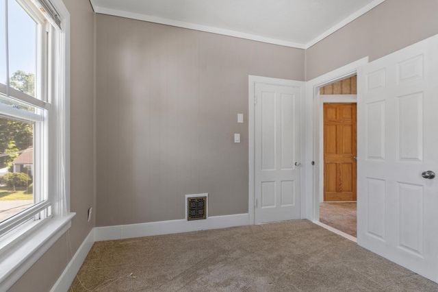 155 Pond St, Leominster, MA 01453