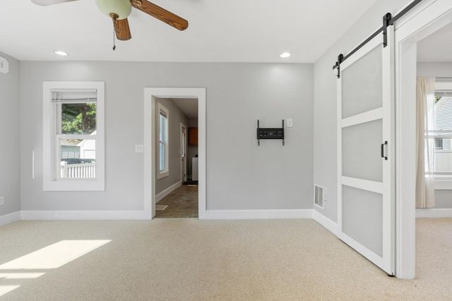 155 Pond St, Leominster, MA 01453