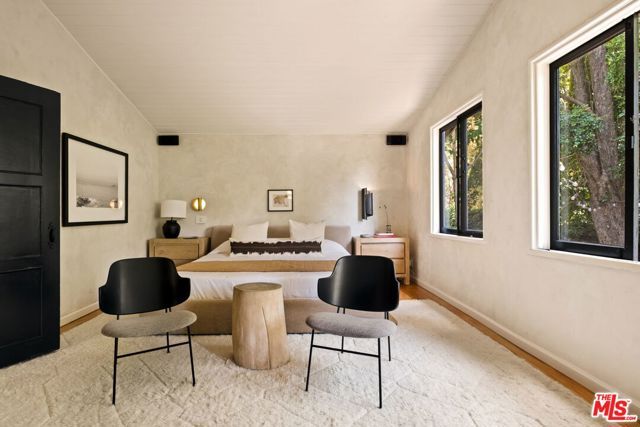 6424 Ivarene Avenue, Los Angeles, CA 90068
