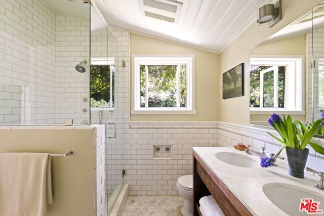 6424 Ivarene Avenue, Los Angeles, CA 90068