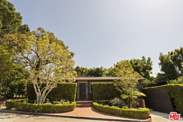 6424 Ivarene Avenue, Los Angeles, CA 90068