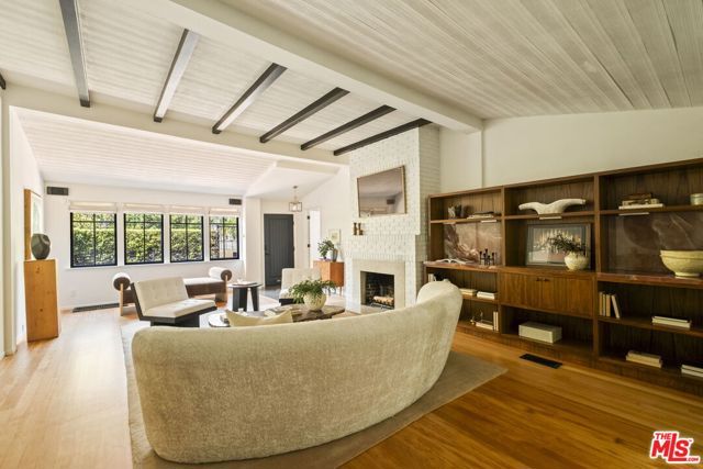 6424 Ivarene Avenue, Los Angeles, CA 90068