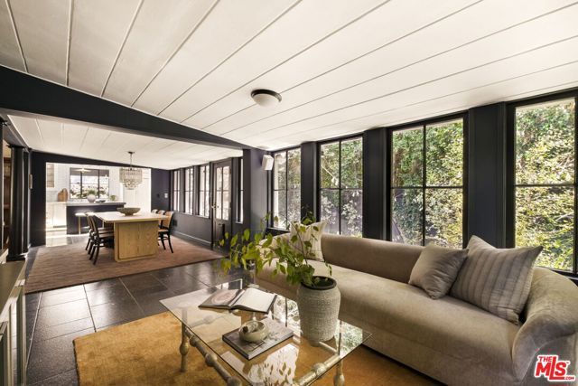 6424 Ivarene Avenue, Los Angeles, CA 90068