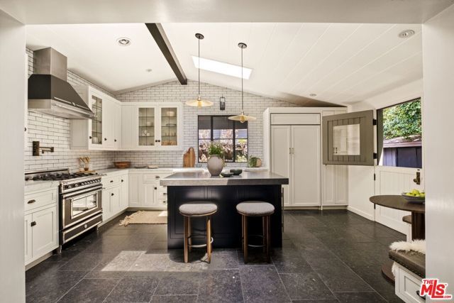 6424 Ivarene Avenue, Los Angeles, CA 90068