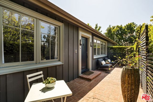 6424 Ivarene Avenue, Los Angeles, CA 90068