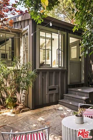 6424 Ivarene Avenue, Los Angeles, CA 90068