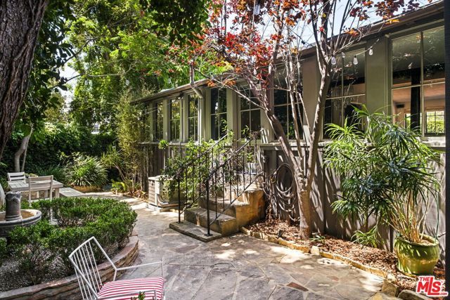 6424 Ivarene Avenue, Los Angeles, CA 90068