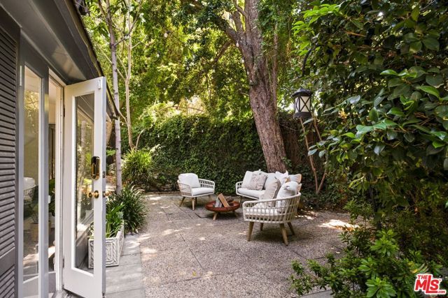 6424 Ivarene Avenue, Los Angeles, CA 90068