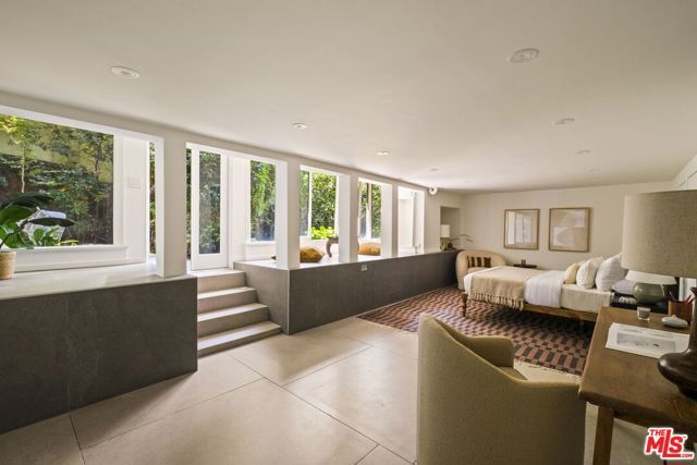 6424 Ivarene Avenue, Los Angeles, CA 90068