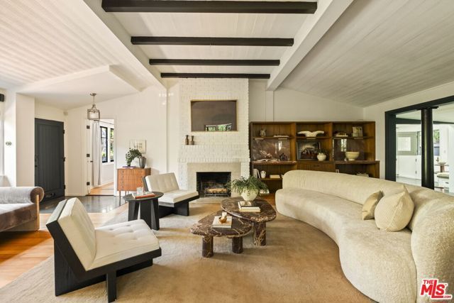 6424 Ivarene Avenue, Los Angeles, CA 90068