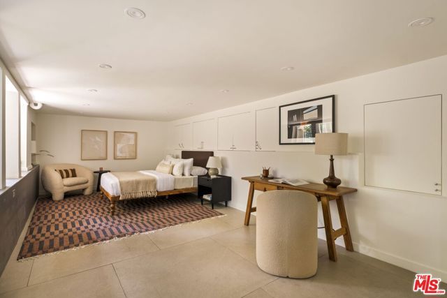 6424 Ivarene Avenue, Los Angeles, CA 90068