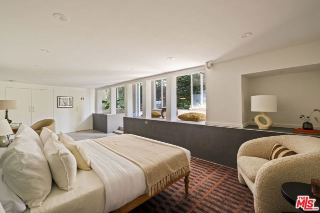 6424 Ivarene Avenue, Los Angeles, CA 90068