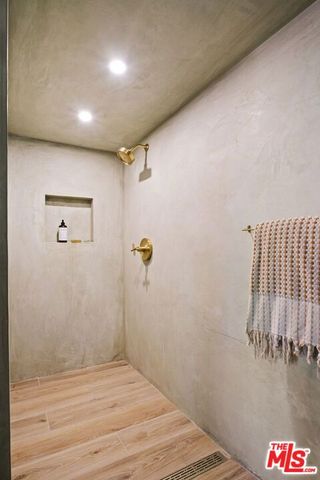 6424 Ivarene Avenue, Los Angeles, CA 90068
