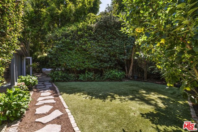 6424 Ivarene Avenue, Los Angeles, CA 90068