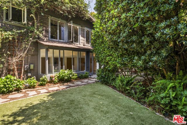 6424 Ivarene Avenue, Los Angeles, CA 90068