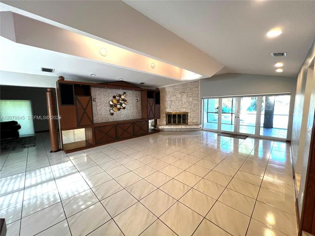 297 NW 104th Avenue, Coral Springs, FL 33071