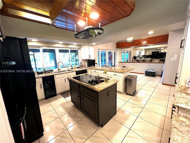 297 NW 104th Avenue, Coral Springs, FL 33071