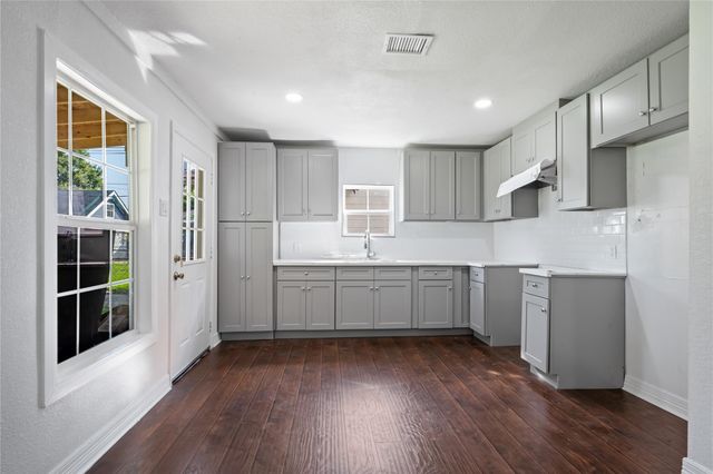 8423 Wier Drive, Houston, TX 77017