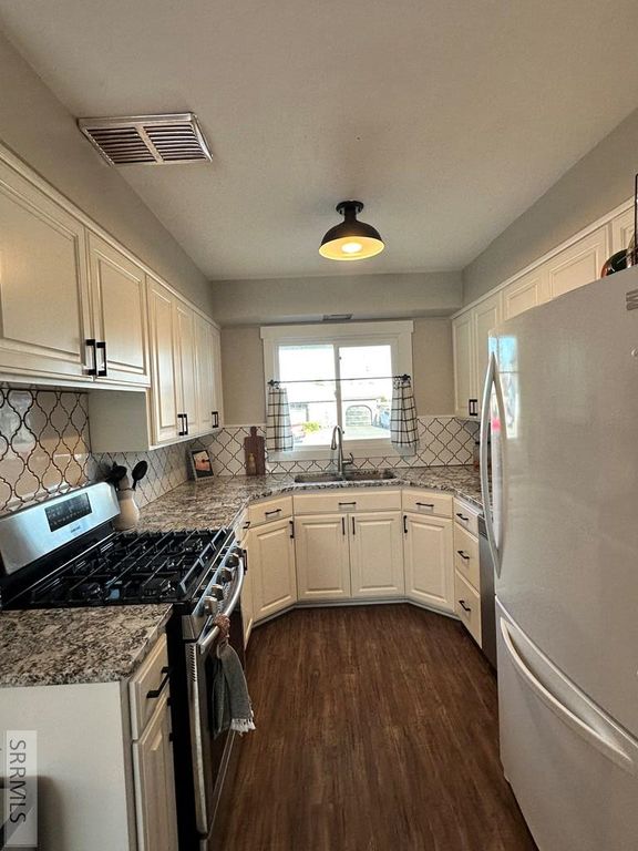 Image 11 of property listing at 1006 Westergard Avenue, Idaho Falls, ID 83404