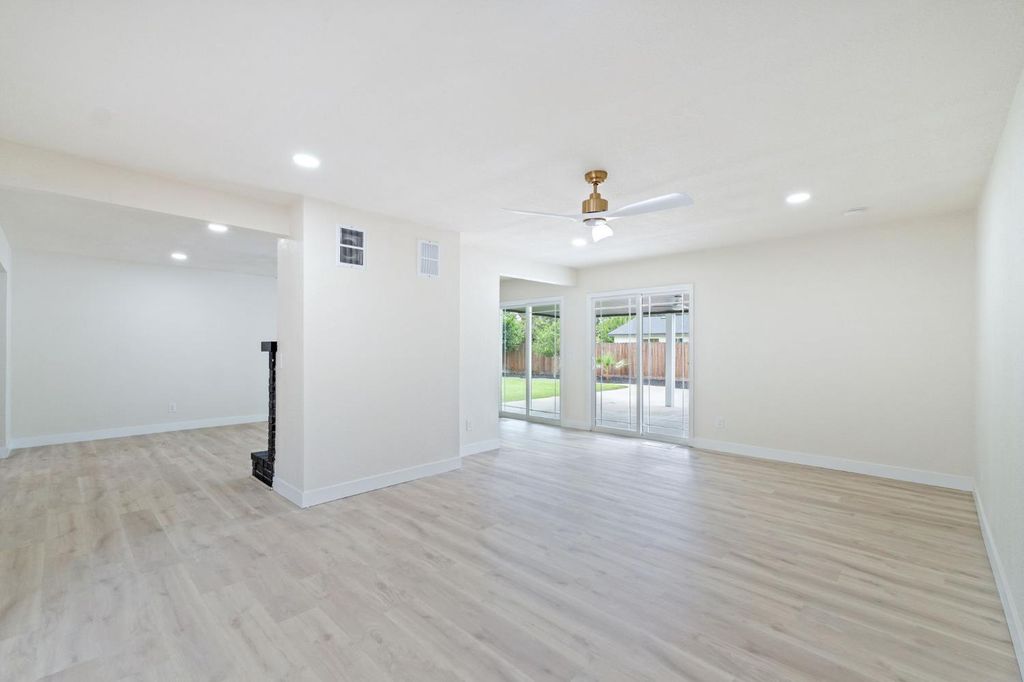 Image 10 of property listing at 3045 W Celeste Avenue, Fresno, CA 93711