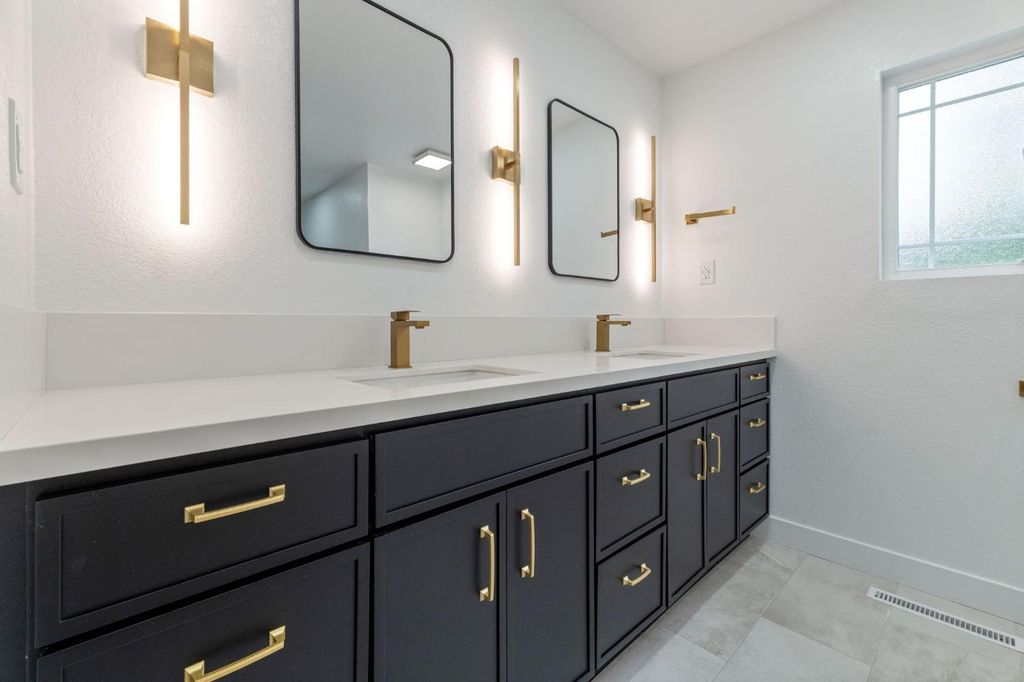 Image 14 of property listing at 3045 W Celeste Avenue, Fresno, CA 93711