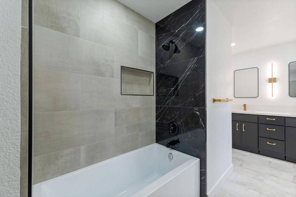 Image 15 of property listing at 3045 W Celeste Avenue, Fresno, CA 93711