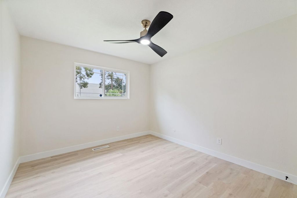 Image 17 of property listing at 3045 W Celeste Avenue, Fresno, CA 93711