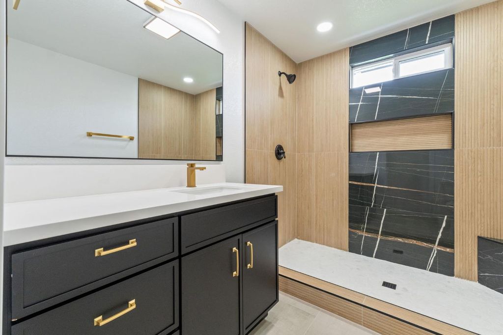 Image 21 of property listing at 3045 W Celeste Avenue, Fresno, CA 93711