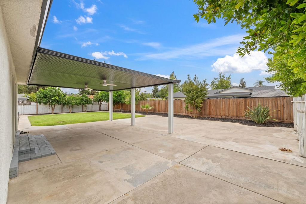 Image 22 of property listing at 3045 W Celeste Avenue, Fresno, CA 93711