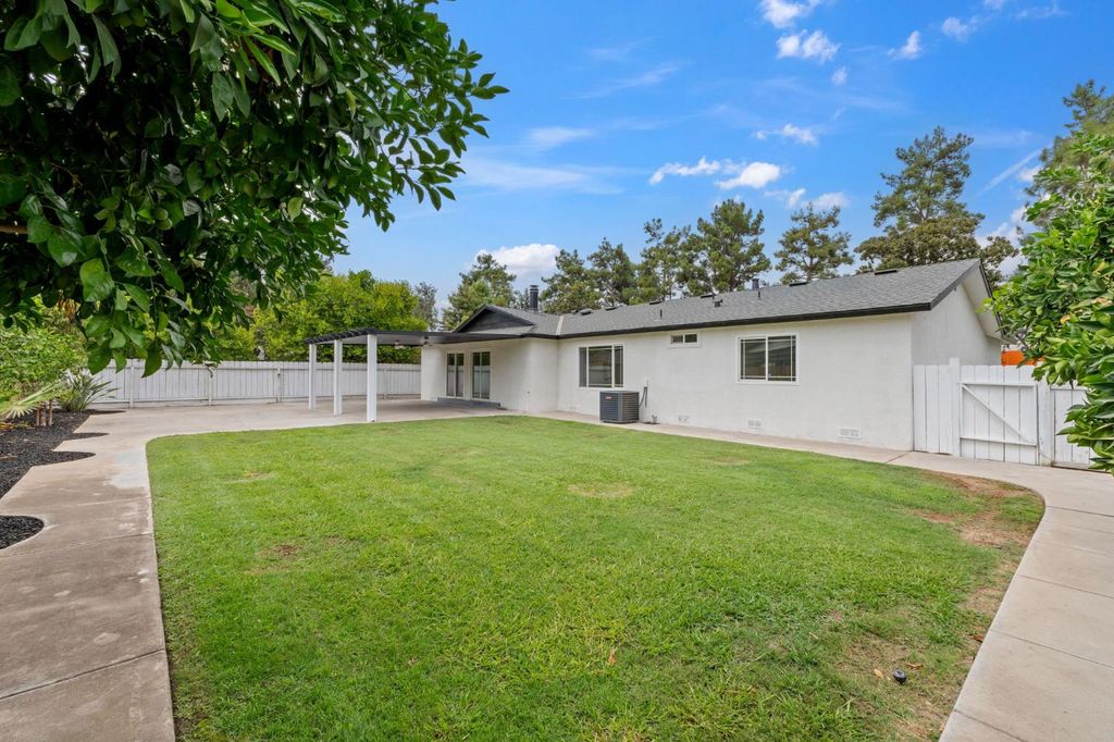 Image 23 of property listing at 3045 W Celeste Avenue, Fresno, CA 93711