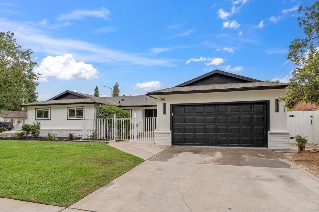 Image 3 of property listing at 3045 W Celeste Avenue, Fresno, CA 93711