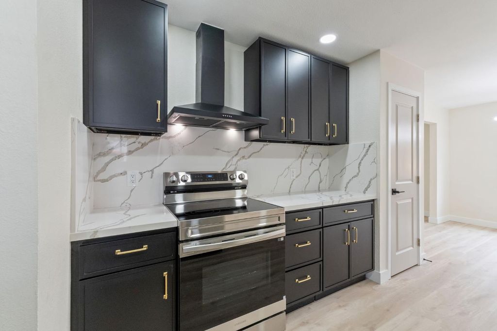 Image 7 of property listing at 3045 W Celeste Avenue, Fresno, CA 93711