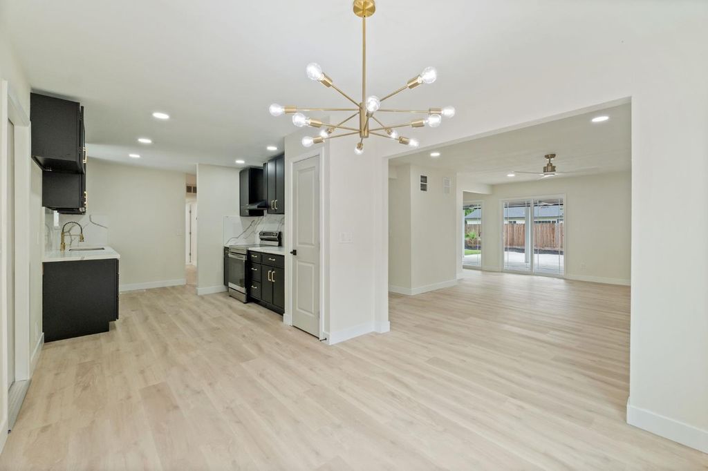 Image 9 of property listing at 3045 W Celeste Avenue, Fresno, CA 93711