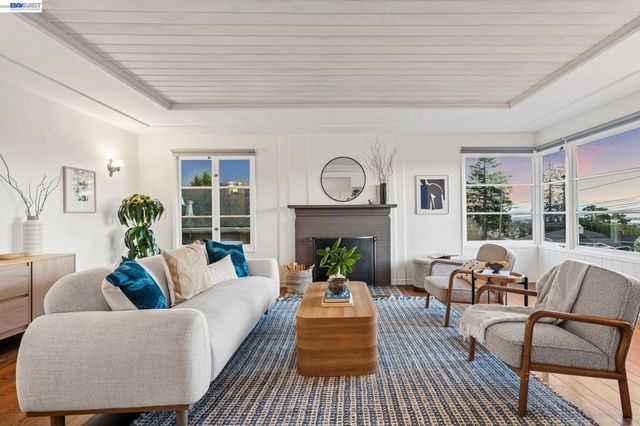 3386 3386 Herrier St, Oakland, CA 94602