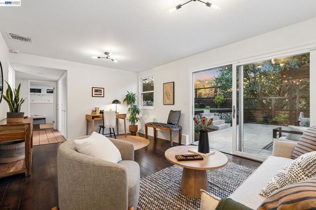 3386 3386 Herrier St, Oakland, CA 94602