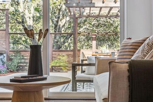 3386 3386 Herrier St, Oakland, CA 94602