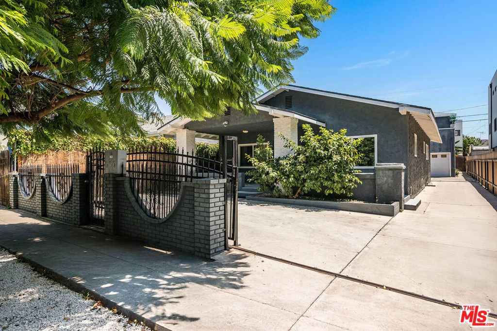 838 N Ridgewood Place, Los Angeles, CA 90038 — photo 2