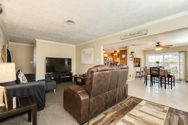 820 Perry Street, Angleton, TX 77515