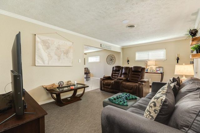 820 Perry Street, Angleton, TX 77515