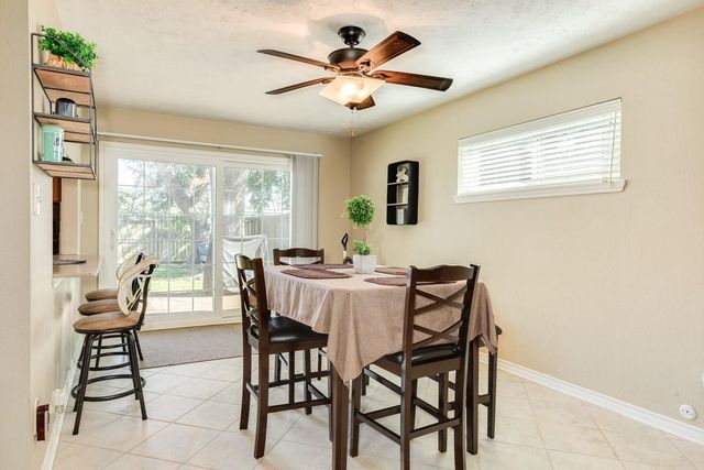 820 Perry Street, Angleton, TX 77515