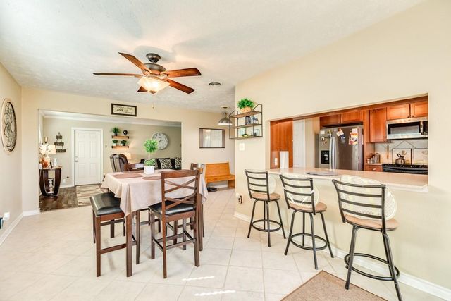 820 Perry Street, Angleton, TX 77515