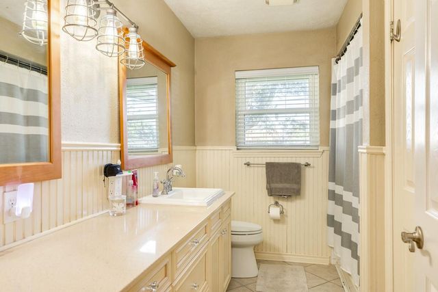 820 Perry Street, Angleton, TX 77515