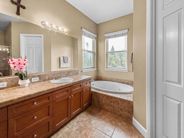 6155 W Goux Avenue, Fresno, CA 93722